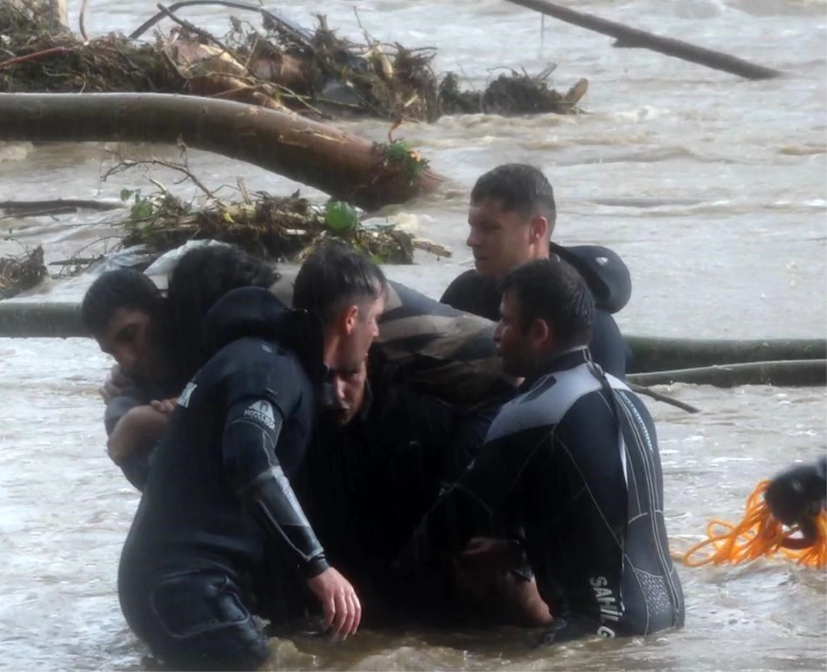 Kırklareli\'nde şiddetli yağış sonrası mahsur kalan 2 kişi kurtarıldı