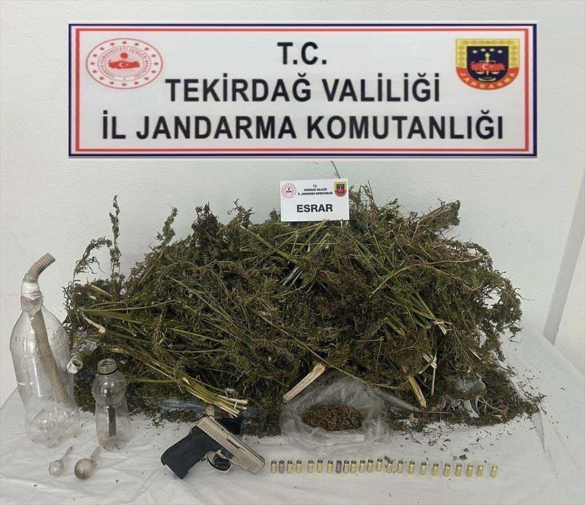 Tekirdağ\'da Uyuşturucu Ticareti Yapan 4 Zanlı Gözaltına Alındı
