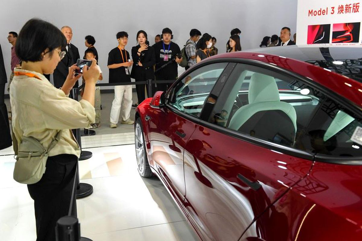 Tesla, Çin\'deki Yerel İşletmelerle İşbirliğini Artırıyor