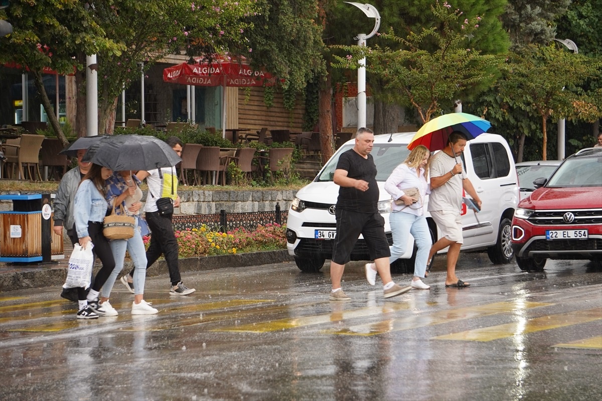 Kırklareli\'nde kuvvetli sağanak nedeniyle su baskınları meydana geldi
