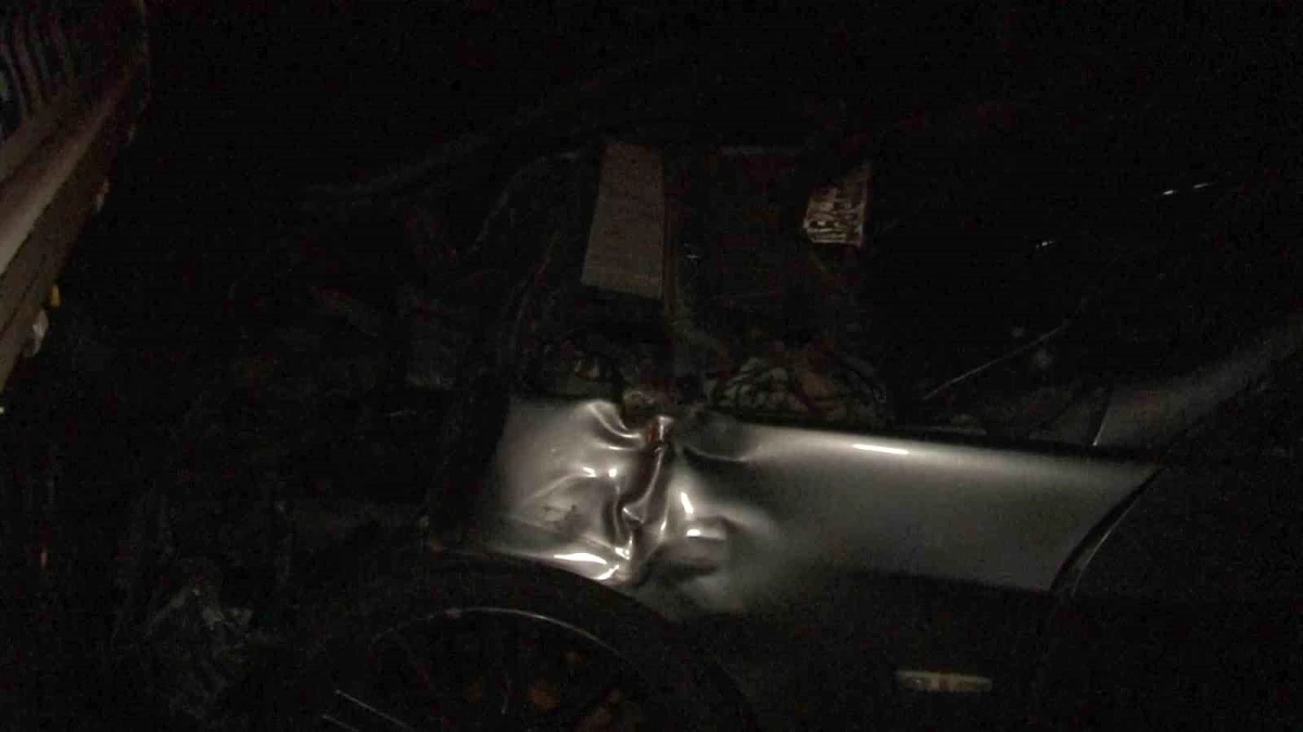Ümraniye\'de otomobil ve zabıta aracının karıştığı kazada 2 kişi yaralandı