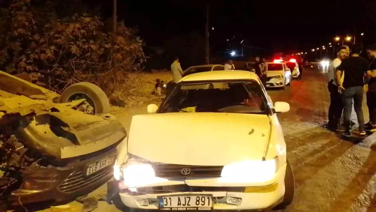 Hatay\'da Trafik Kazası: 4 Kişi Yaralandı