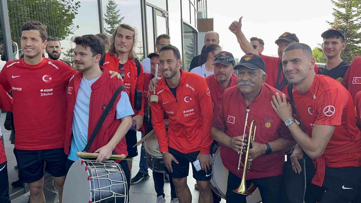 A Milli Futbol Takımı, Ermenistan maçı için Eskişehir\'e geldi