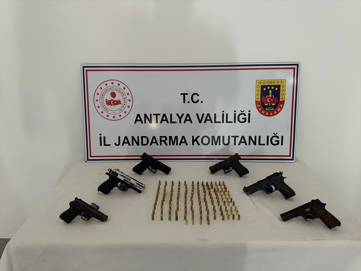 Antalya\'da silah ticareti yapan şüpheli gözaltına alındı