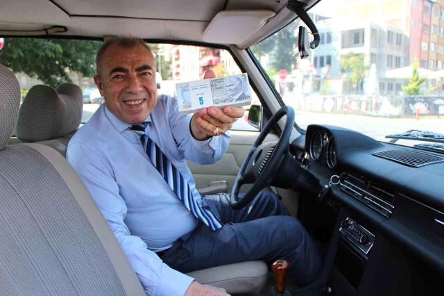 1976 model klasik otomobilini sıra dışı bir yöntemle satışa çıkardı! Hem araba hem de para verecek 1976 model klasik otomobilini sıra dışı bir yöntemle satışa çıkardı! Hem araba hem de para verecek