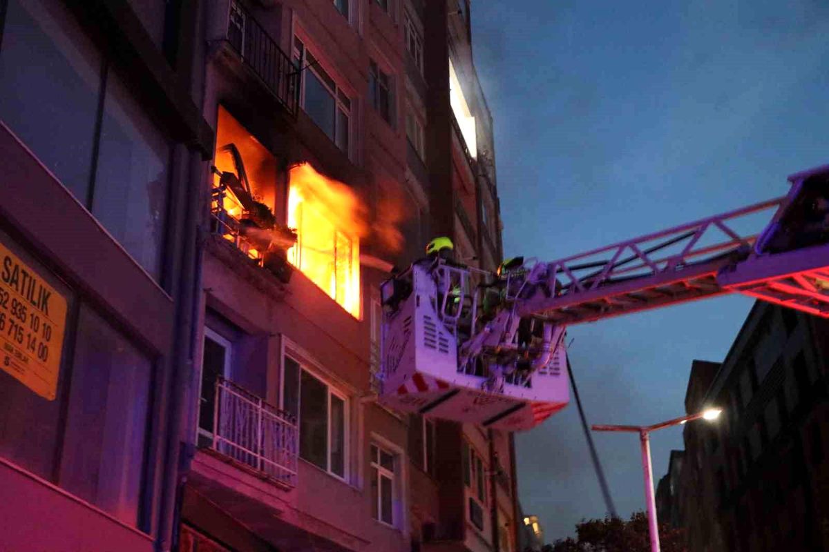Bandırma\'da çıkan yangın korku dolu anlar yaşattı