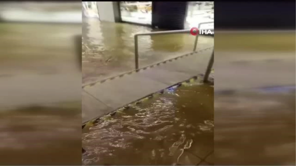 Başakşehir\'de sağanak yağış nedeniyle alışveriş merkezi su bastı