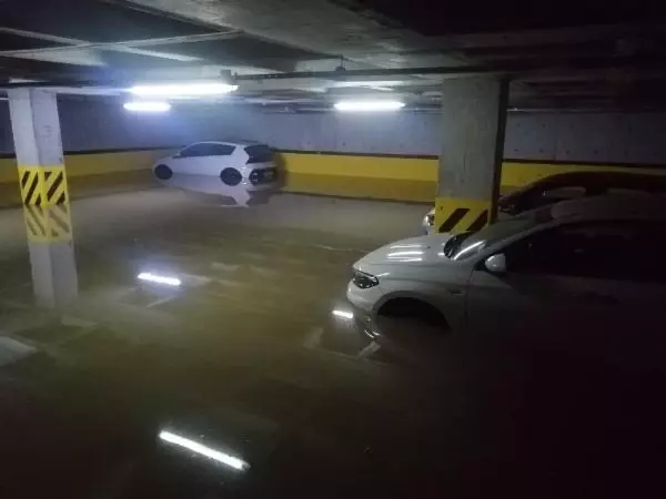 Başakşehir'de selin ardından otoparklar su altında kaldı