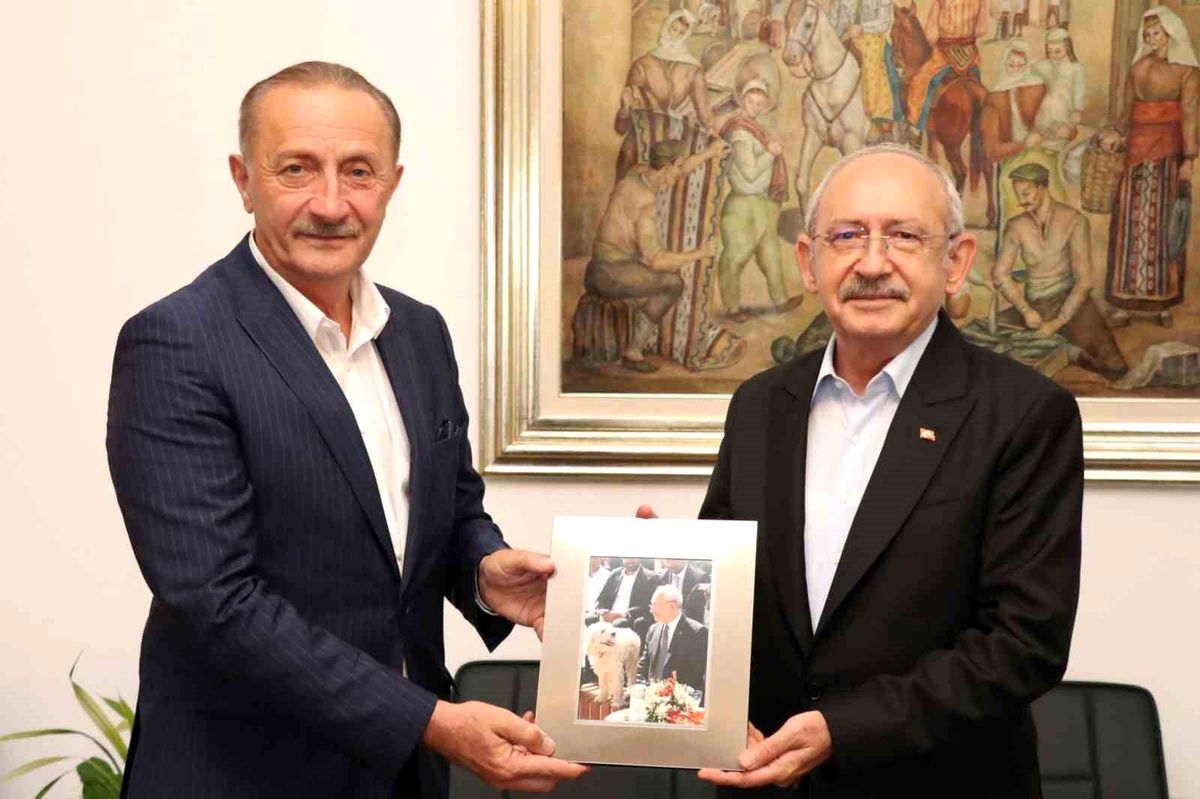 Didim Belediye Başkanı A.Deniz Atabay, CHP Genel Başkanı Kemal Kılıçdaroğlu\'nu ziyaret etti