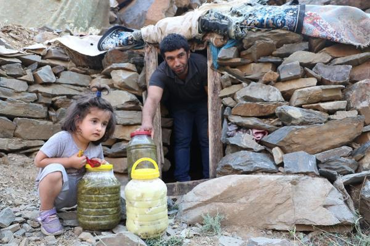 Hakkari Taşbaşı köyünde doğal mağaralar soğuk hava deposu olarak kullanılıyor