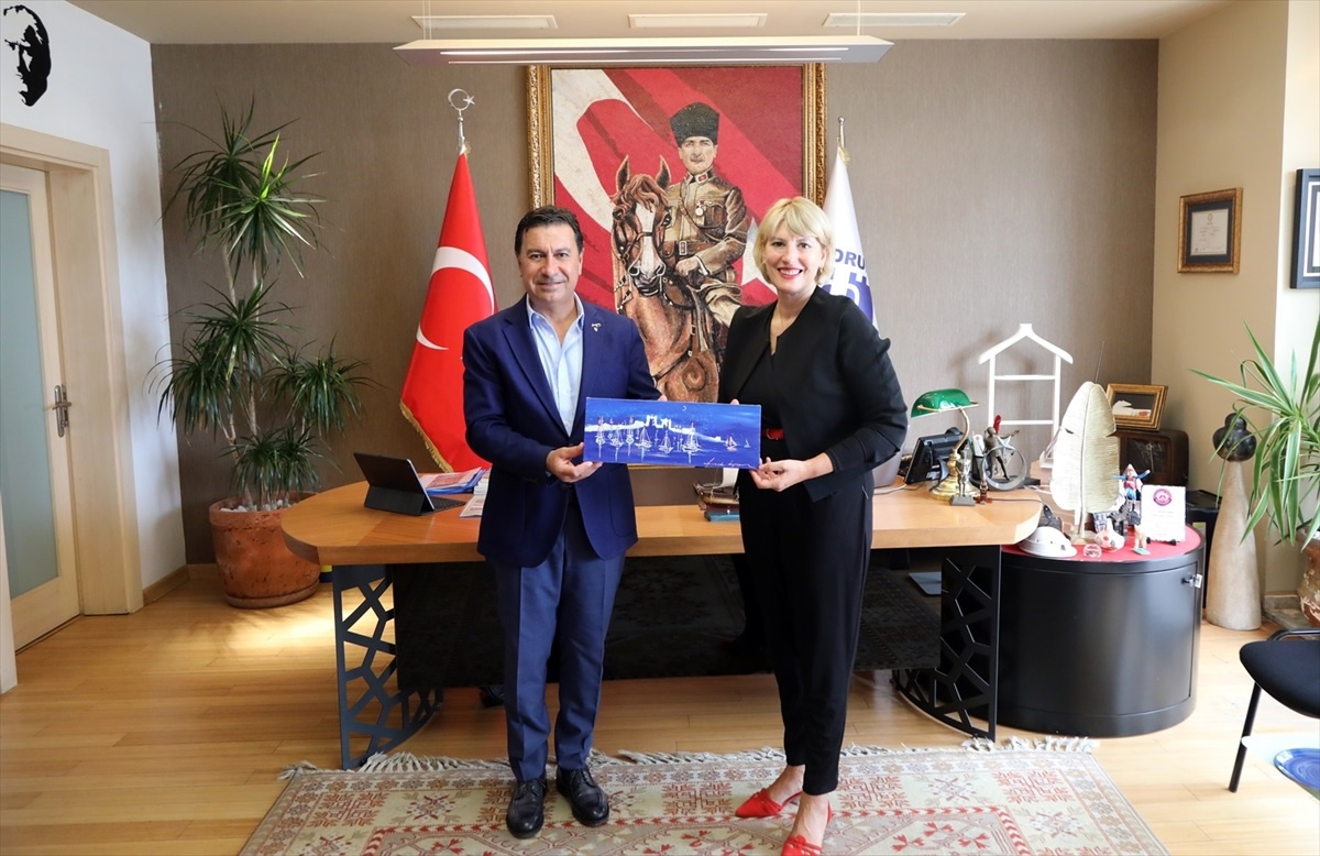 Birleşik Krallık Büyükelçisi Bodrum Belediye Başkanı Ahmet Aras\'ı ziyaret etti