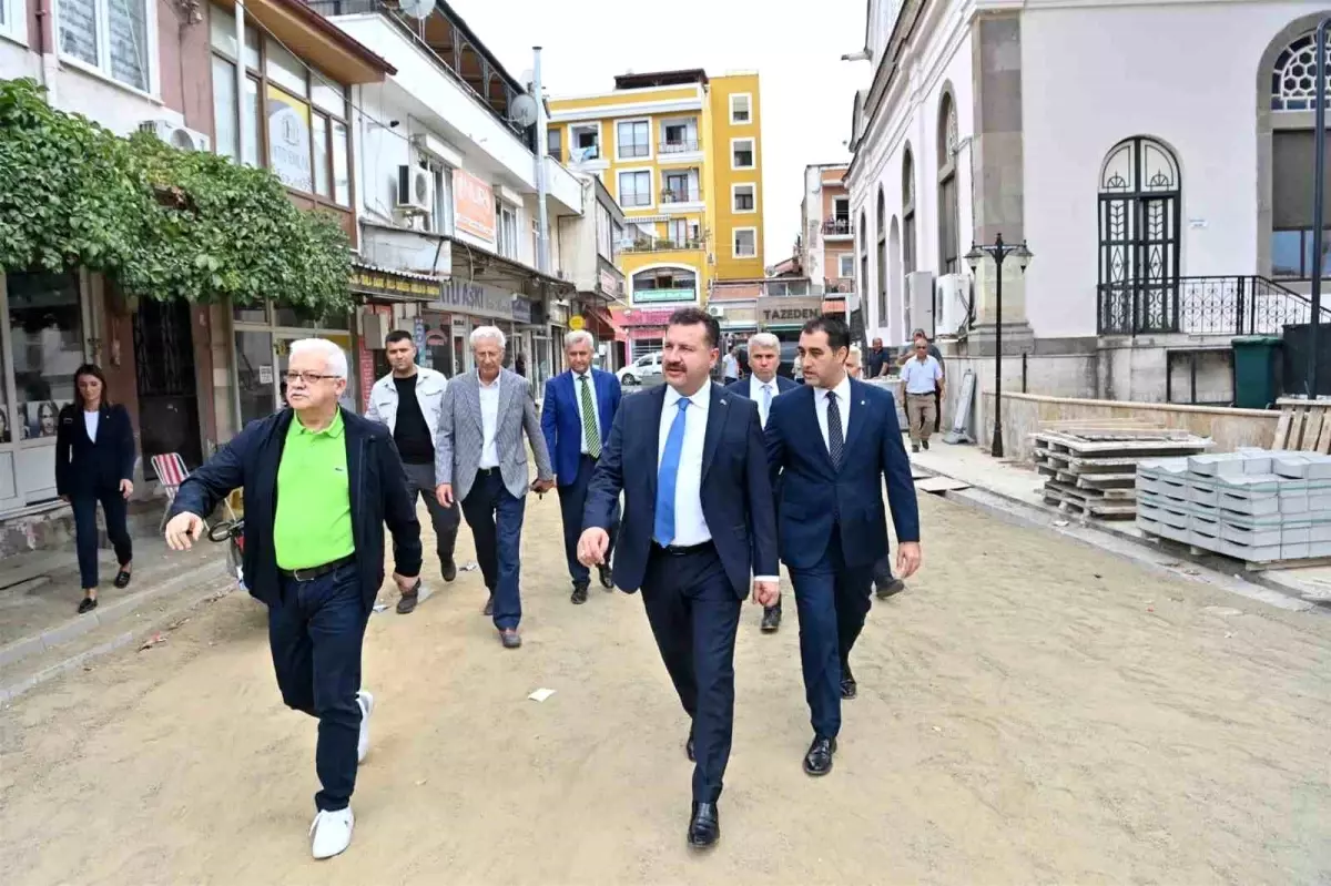 Balıkesir Büyükşehir Belediyesi, Burhaniye Koca Cami çevresindeki yolları yeniliyor