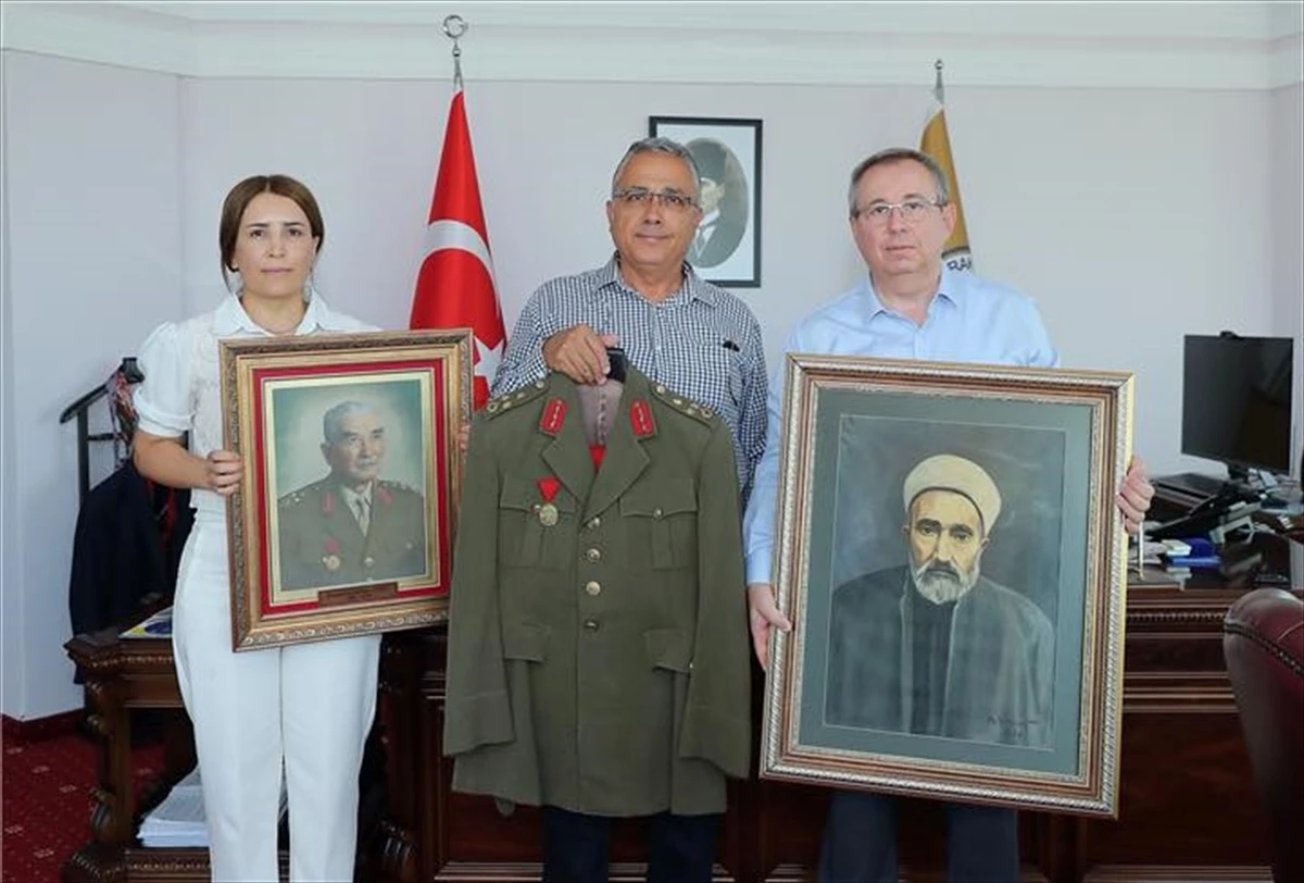 Cumhuriyetin kuruluşuna tanıklık eden belge ve materyaller Trakya Üniversitesi Milli Mücadele ve Lozan Müzesi\'ne bağışlandı