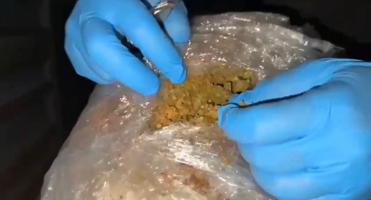 Diyarbakır\'da 9 Kilo Metamfetamin Ele Geçirildi