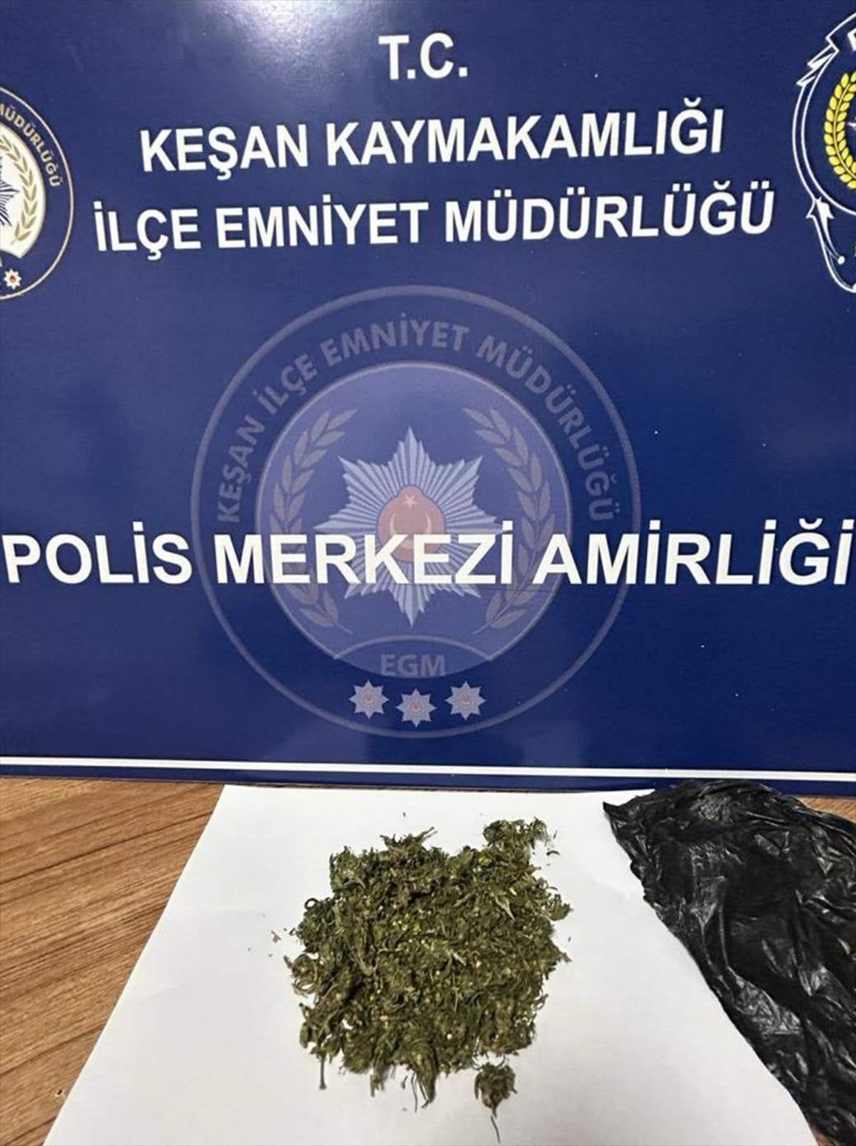 Edirne\'de uyuşturucuyla yakalanan 2 şüpheli gözaltına alındı