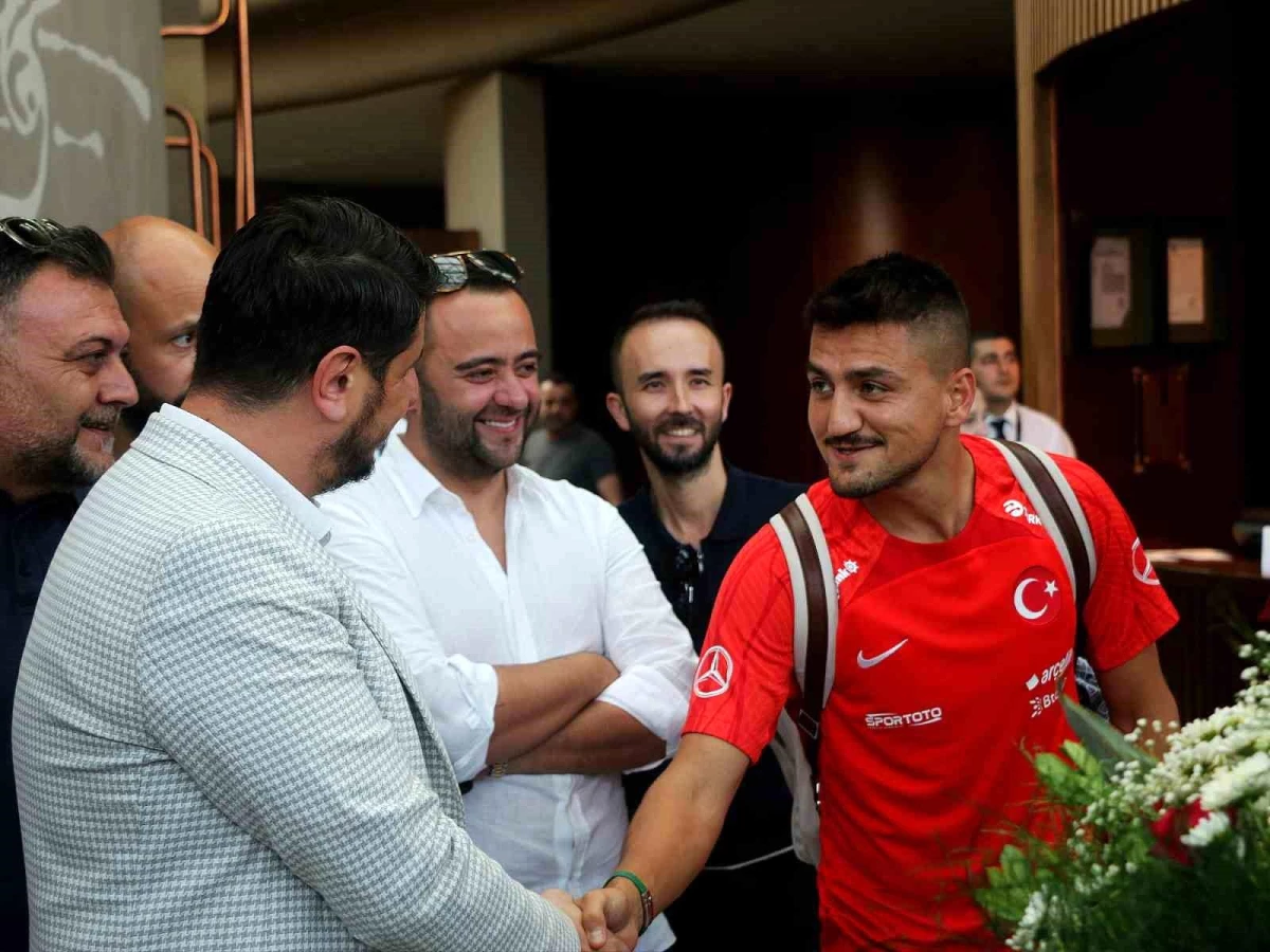 Eskişehirspor Yönetimi A Milli Futbol Takımı\'nı Ziyaret Etti