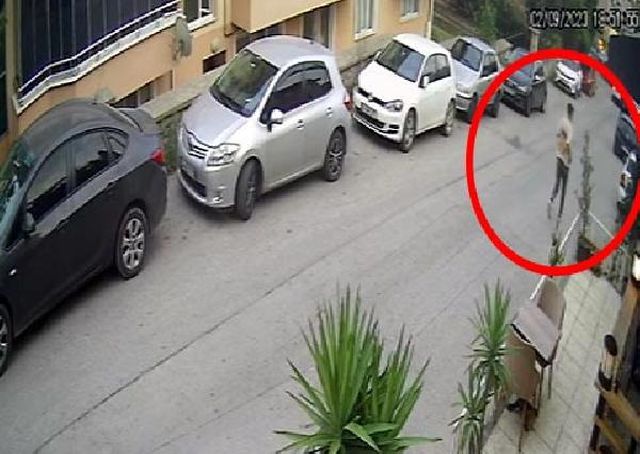 'Annemi arayacağım' diyerek cep telefonunu aldı: Banka hesabında ne var ne yok hepsini kendine gönderdi 'Annemi arayacağım' diyerek cep telefonunu aldı: Banka hesabında ne var ne yok hepsini kendine gönderdi