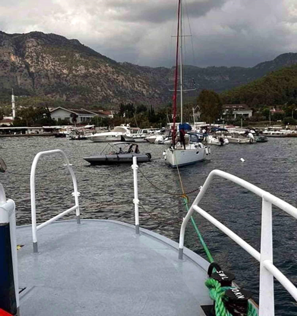 Fethiye\'de sürüklenen tekne kurtarıldı