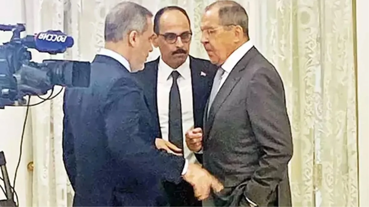 Hakan Fidan, Sergey Lavrov ve İbrahim Kalın\'ın hararetli sohbeti zirveye damga vurdu