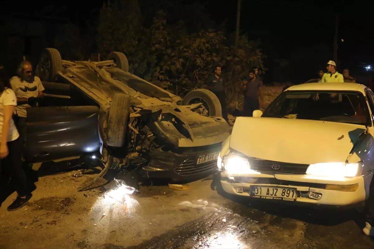 Antakya\'da zincirleme trafik kazası: 4 yaralı