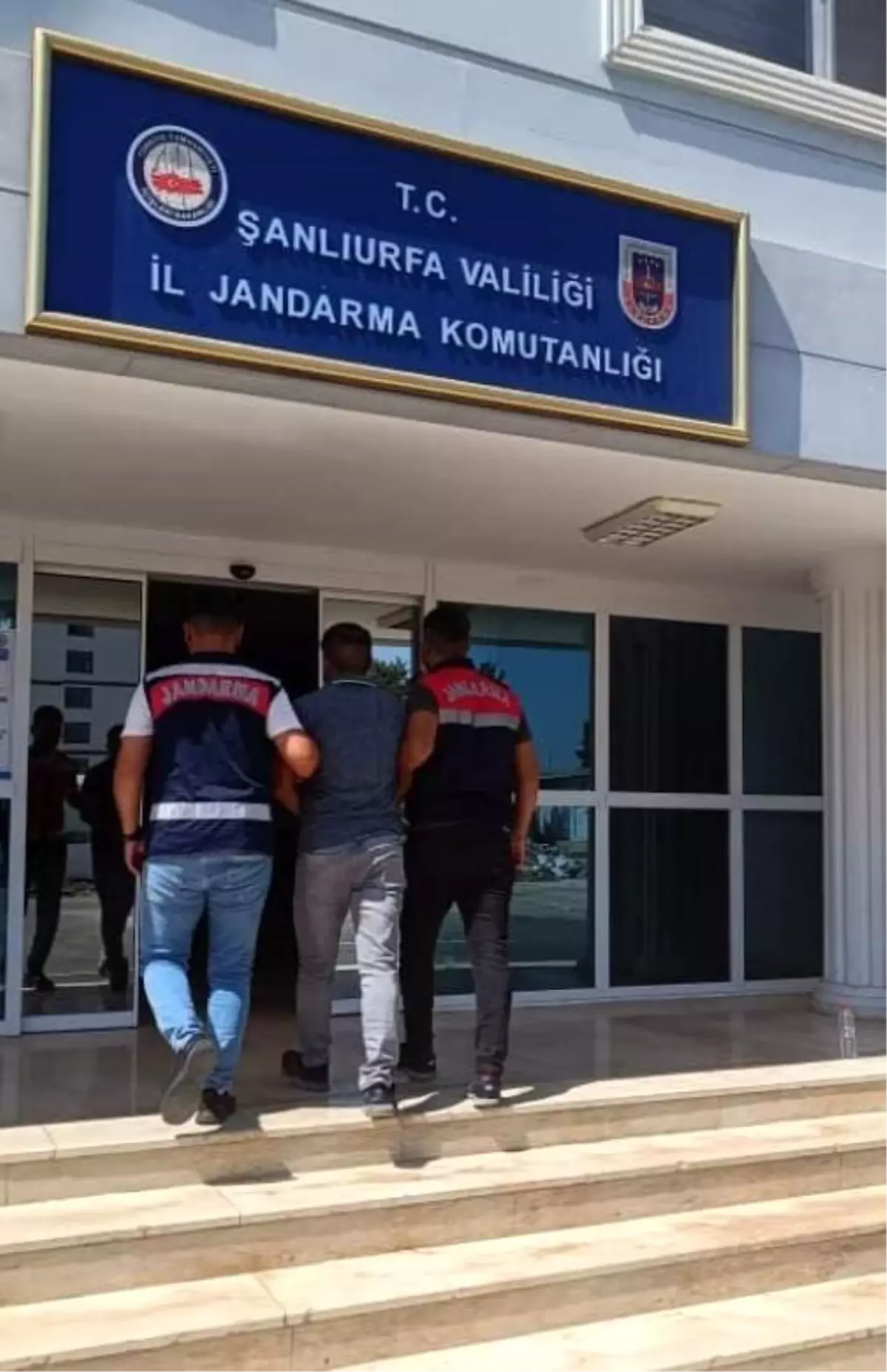 Hırsızlık suçundan aranan şahıs jandarma tarafından yakalandı