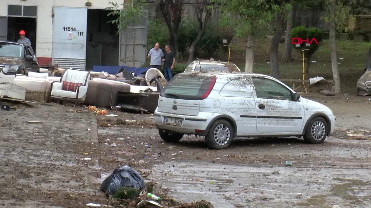 İkitelli\'deki Mobilyacılar Sitesi Sel Felaketiyle Karşı Karşıya