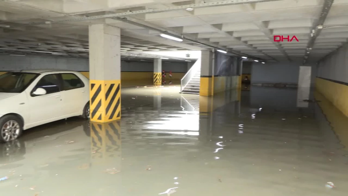 Başakşehir\'de Sağanak Yağmur Sonrası Otoparklar Sular Altında Kaldı