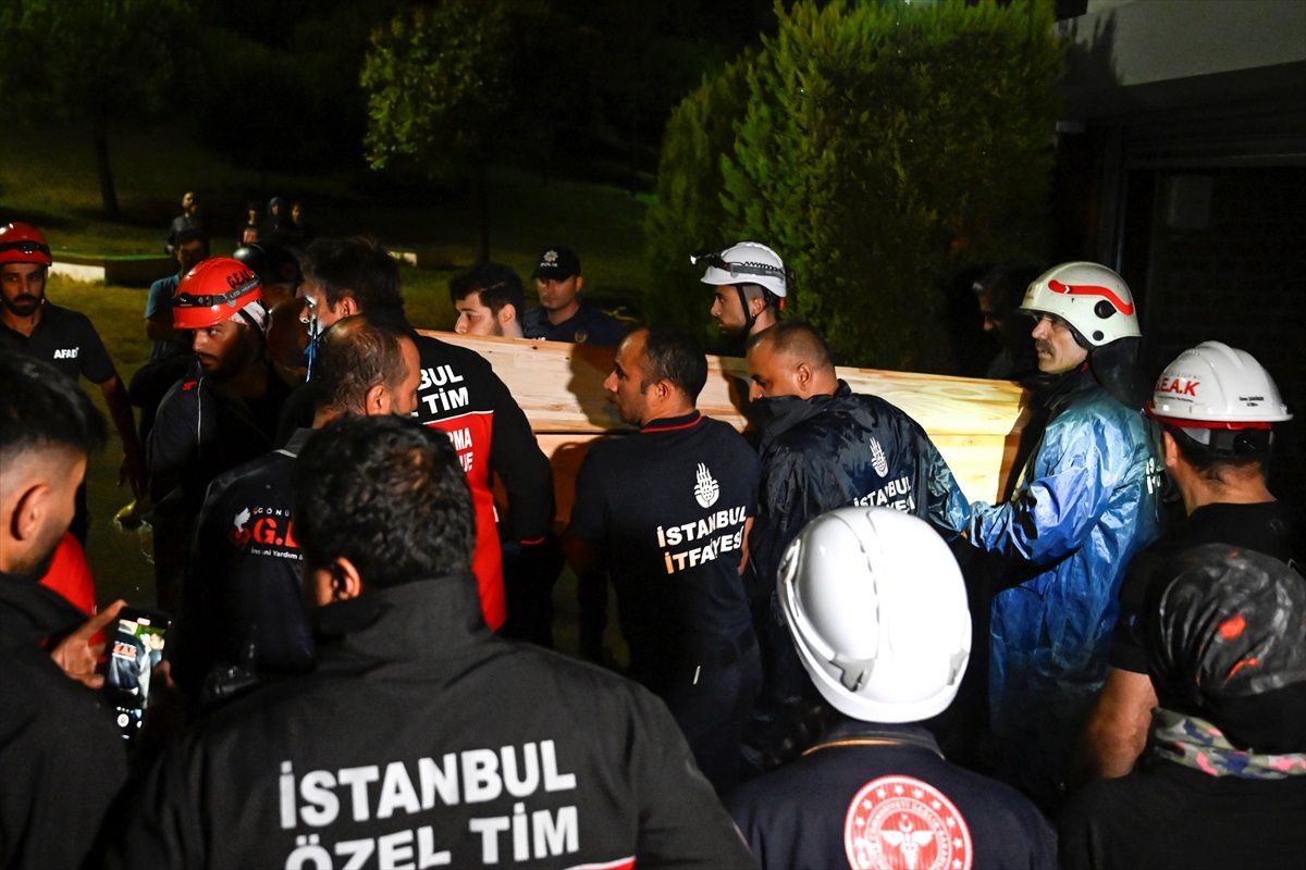 İstanbul Valiliği, Başakşehir\'de 1 kişinin sel sularına kapılarak hayatını kaybettiğini açıkladı.