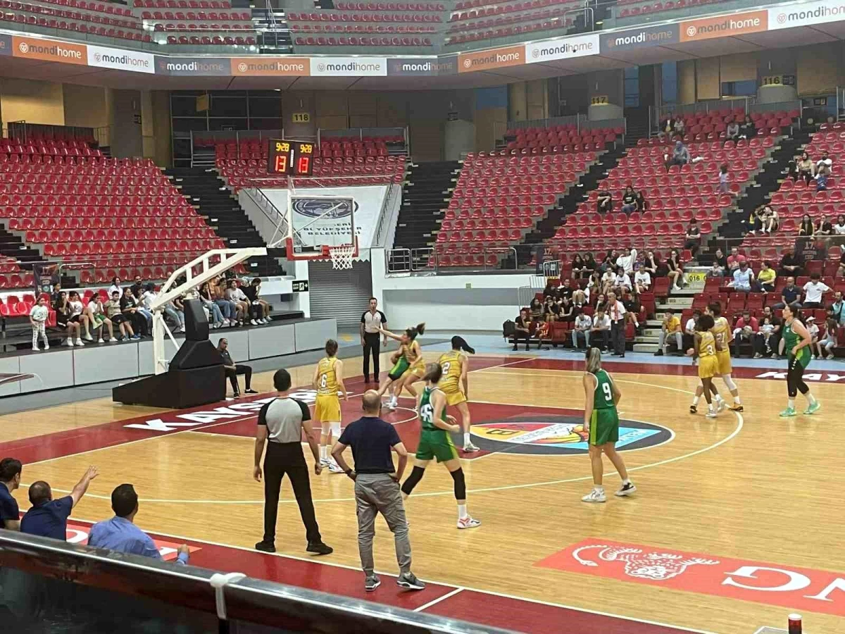 İzmit Belediyespor Kadın Basketbol Takımı Erciyes Cup\'ta mücadele etti