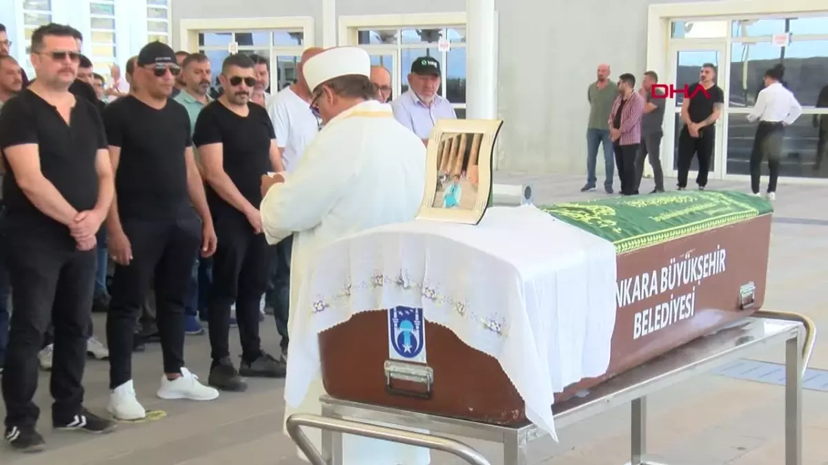 Kalp krizinden ölen üniversiteli Nazlı Ece, memleketi Ankara'da toprağa verildi