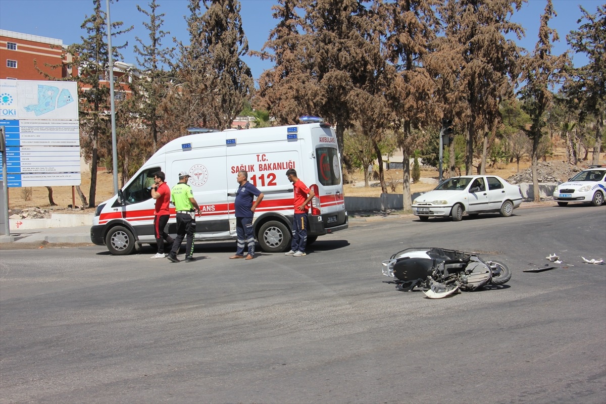Kilis\'te Ambulansa Çarpan Motosikletin Sürücüsü Tedavi Altına Alındı