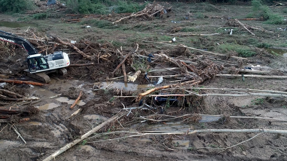 Kırklareli\'ndeki selin ardından kaybolan kişinin aranmasına devam ediliyor