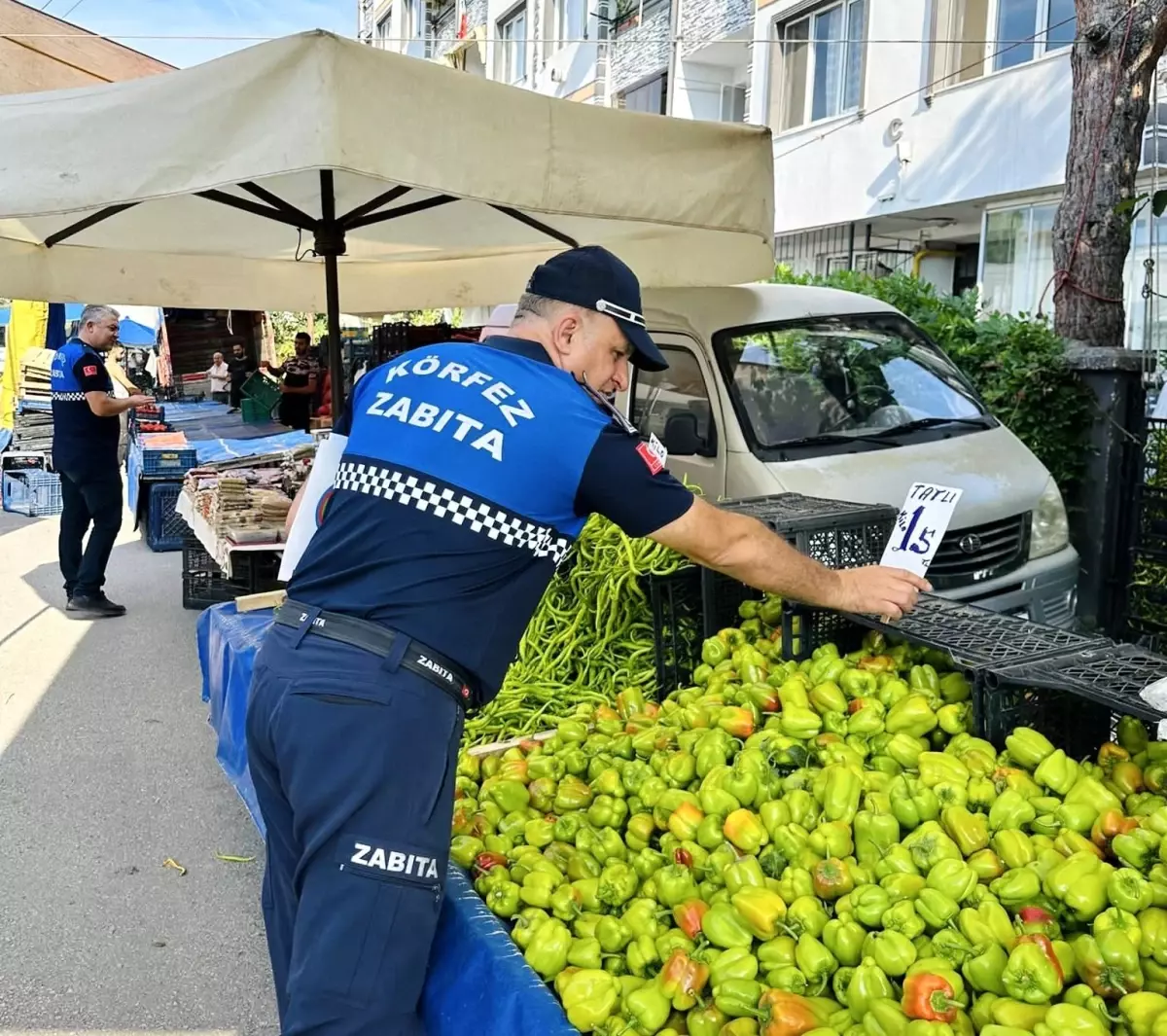 Körfez Belediyesi Semt Pazarlarında Fiyat ve Gramaj Denetimi Yapıyor