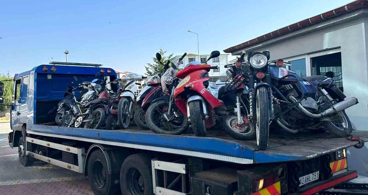 Kulu\'da yapılan denetimlerde 24 motosiklet trafikten men edildi