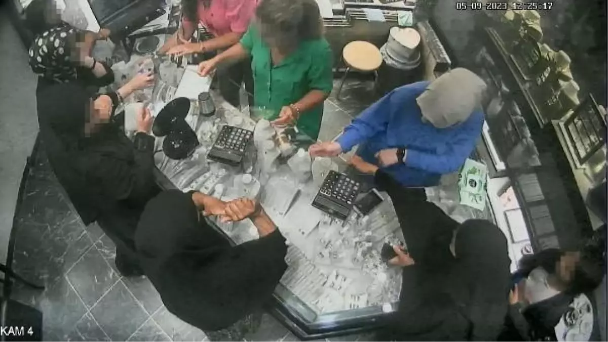 İzmit'te Kuyumcu Dükkanından Yüzük Hırsızlığı