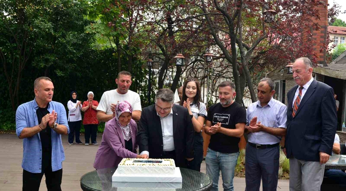 ZBEÜ Rektörü, mezuniyet törenlerine katkı sunan idari personele teşekkür etti