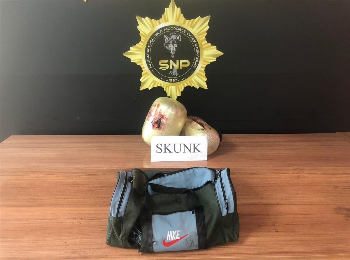 Şanlıurfa\'da 5 kilo 550 gram skunk ele geçirildi, 5 şüpheli gözaltına alındı