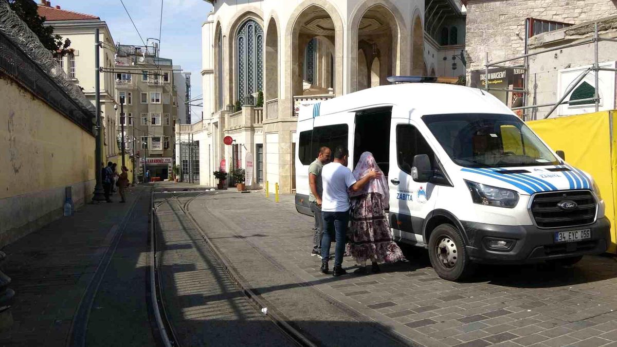 Taksim Meydanı ve İstiklal Caddesi'nde Dilenci Operasyonu