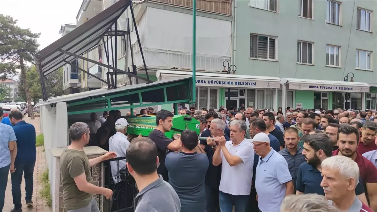 ATT Kübra Nur Palut\'un cenazesi İnegöl\'de toprağa verildi