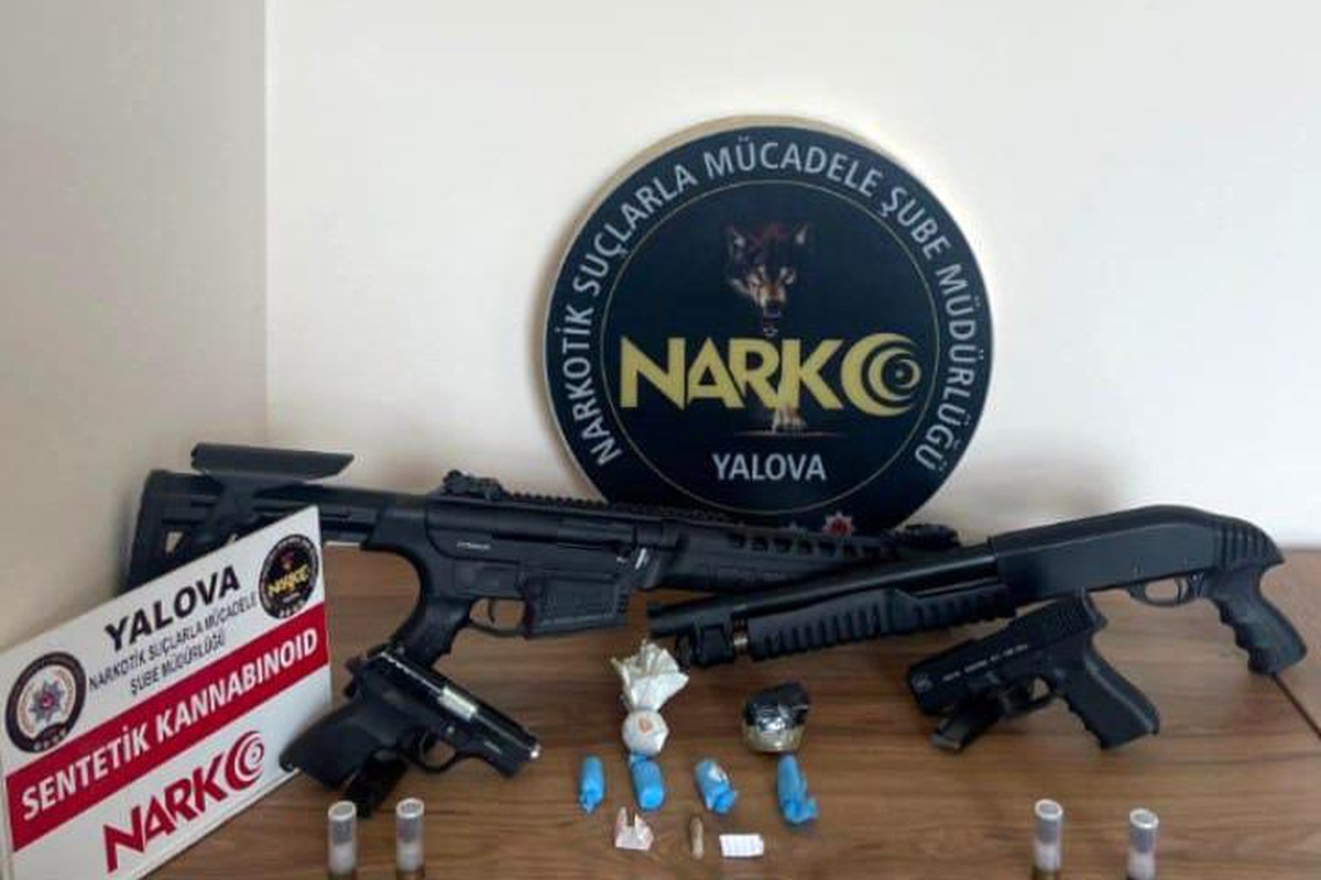 Yalova\'da Narkotik Operasyonunda Uyuşturucu ve Silahlar Ele Geçirildi