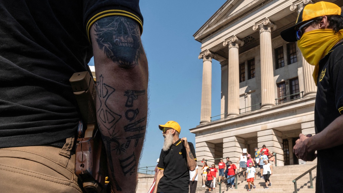 Proud Boys: ABD\'de Kongre baskınıyla adını duyuran ve liderleri hapse atılan aşırı sağcı grubu neler bekliyor?