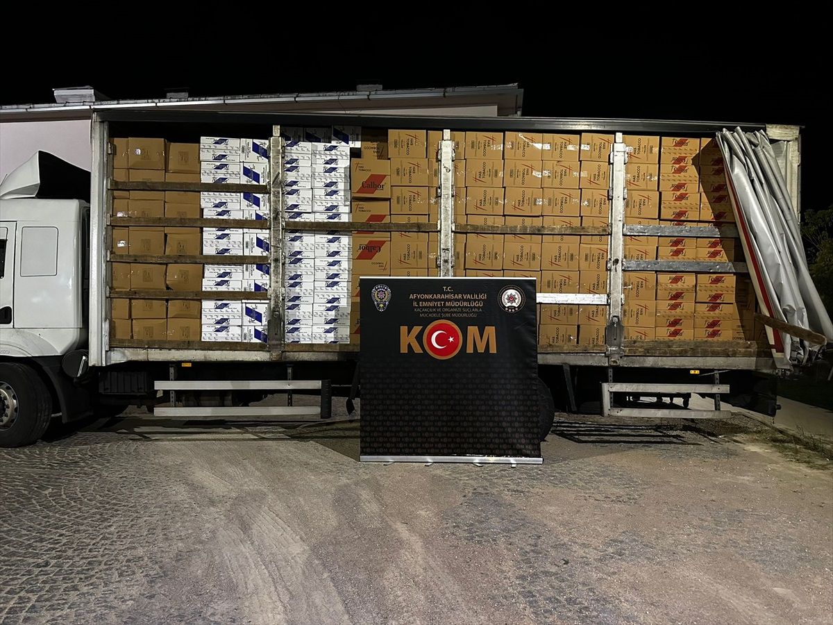 Afyonkarahisar\'da Kaçak Sigara Operasyonu: 7 Milyon Makaron ve 900 Kilogram Tütün Ele Geçirildi
