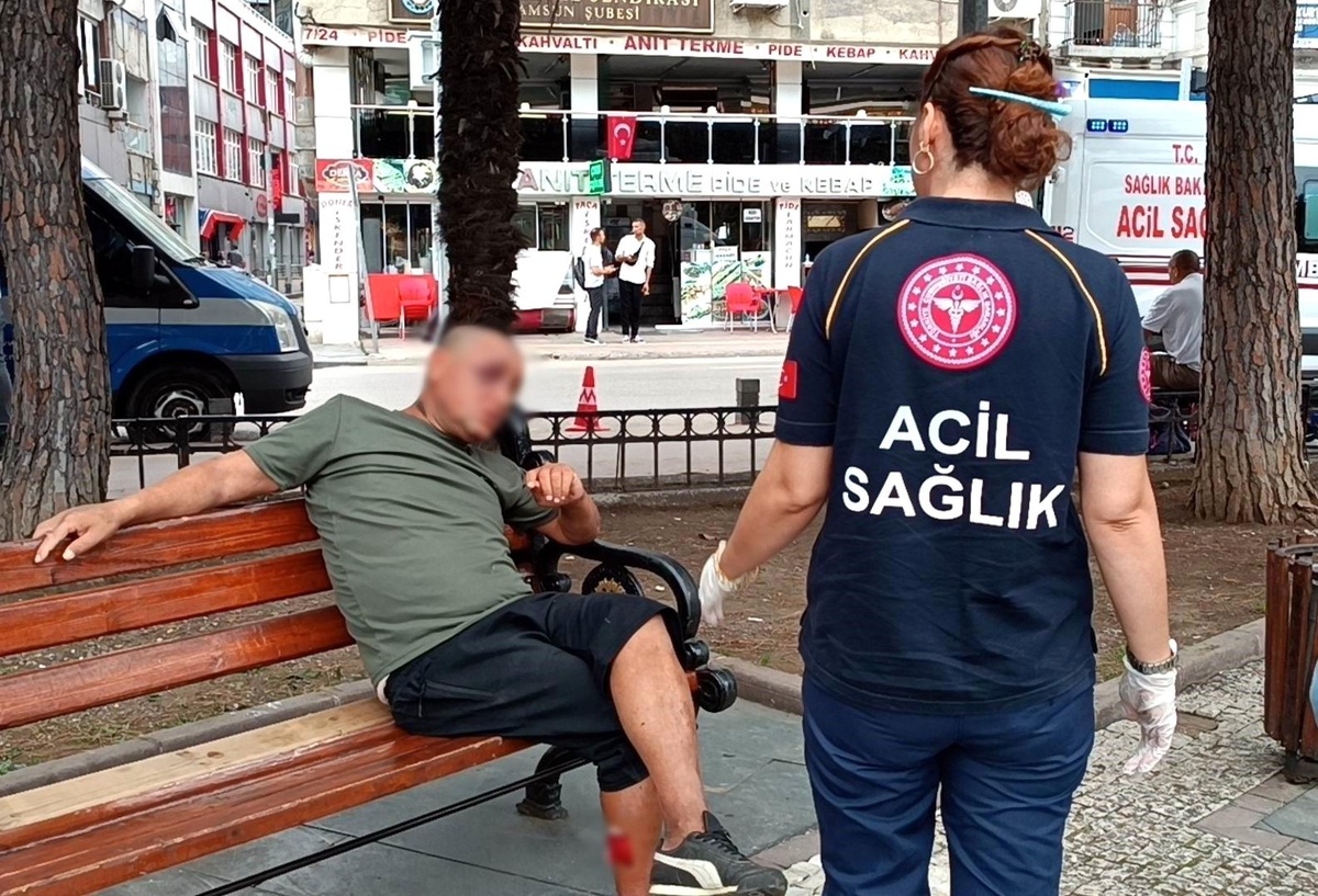 Samsun\'da Anıtpark\'ta sarhoşlardan biri bıçaklandı