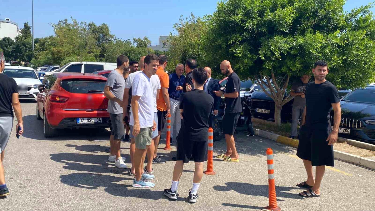 Antalyaspor Futbolcusunun Ailesi Trafik Kazasında Yaralandı