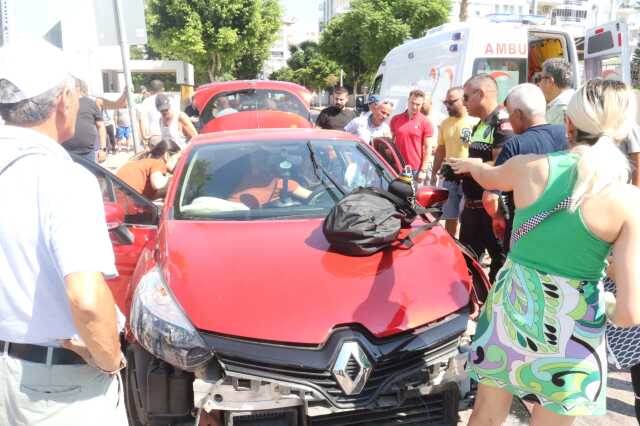 Antalyasporlu futbolcu Naldo'nun ailesi trafik kazası geçirdi! Arabadan fırlayan oğlunun durumu kritik Antalyasporlu futbolcu Naldo'nun ailesi trafik kazası geçirdi! Arabadan fırlayan oğlunun durumu kritik
