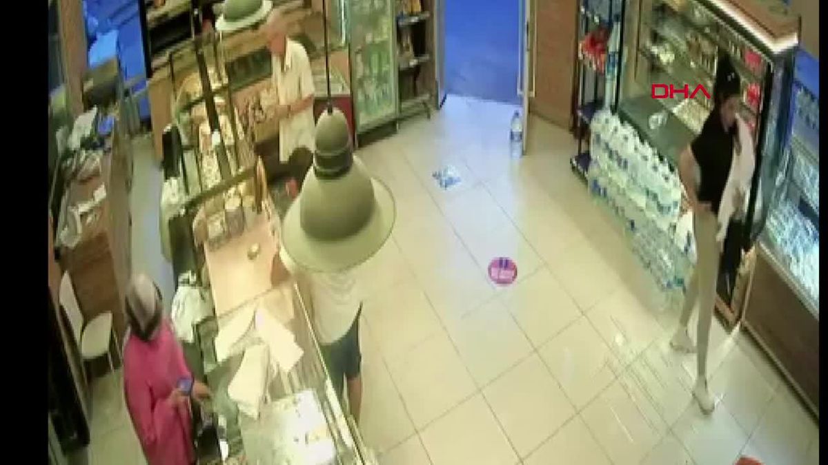 AVCILAR\'da Kucağında Bebekle Fırına Gelen Kadın Sahte 100 Dolarla Alışveriş Yaptı