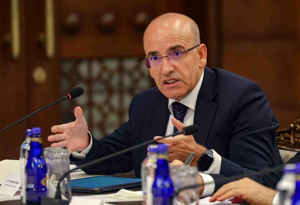 Bakan Şimşek: "Dar kesimlerin alım gücünün kalıcı şekilde artırılmasının tek yolu enflasyonu tek haneye düşürmekle olur"