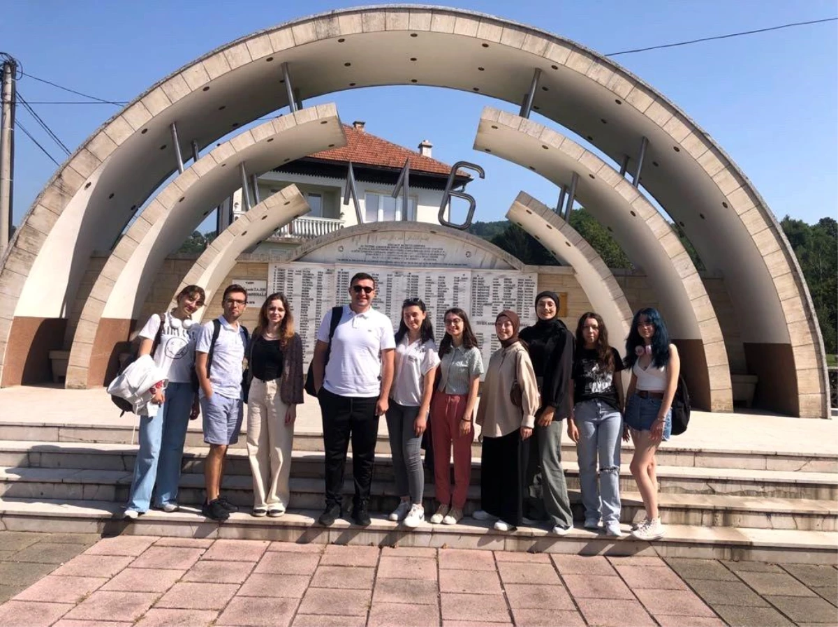 Kartepe Belediye Başkanı YKS\'de başarılı olan öğrencilere Balkan turu hediye etti