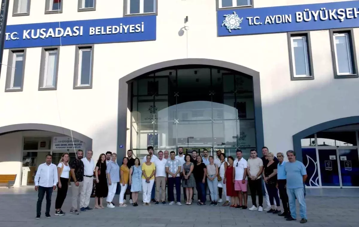 Kuşadası Belediye Başkanı Ömer Günel, CHP Kuşadası İlçe Örgütü ile bir araya geldi