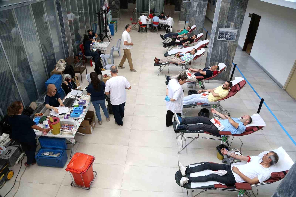 Kayseri Büyükşehir Belediyesi Personeli Kan Bağışında Bulundu